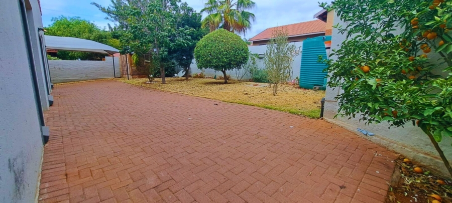 3 Bedroom Property for Sale in Safari Gardens North West